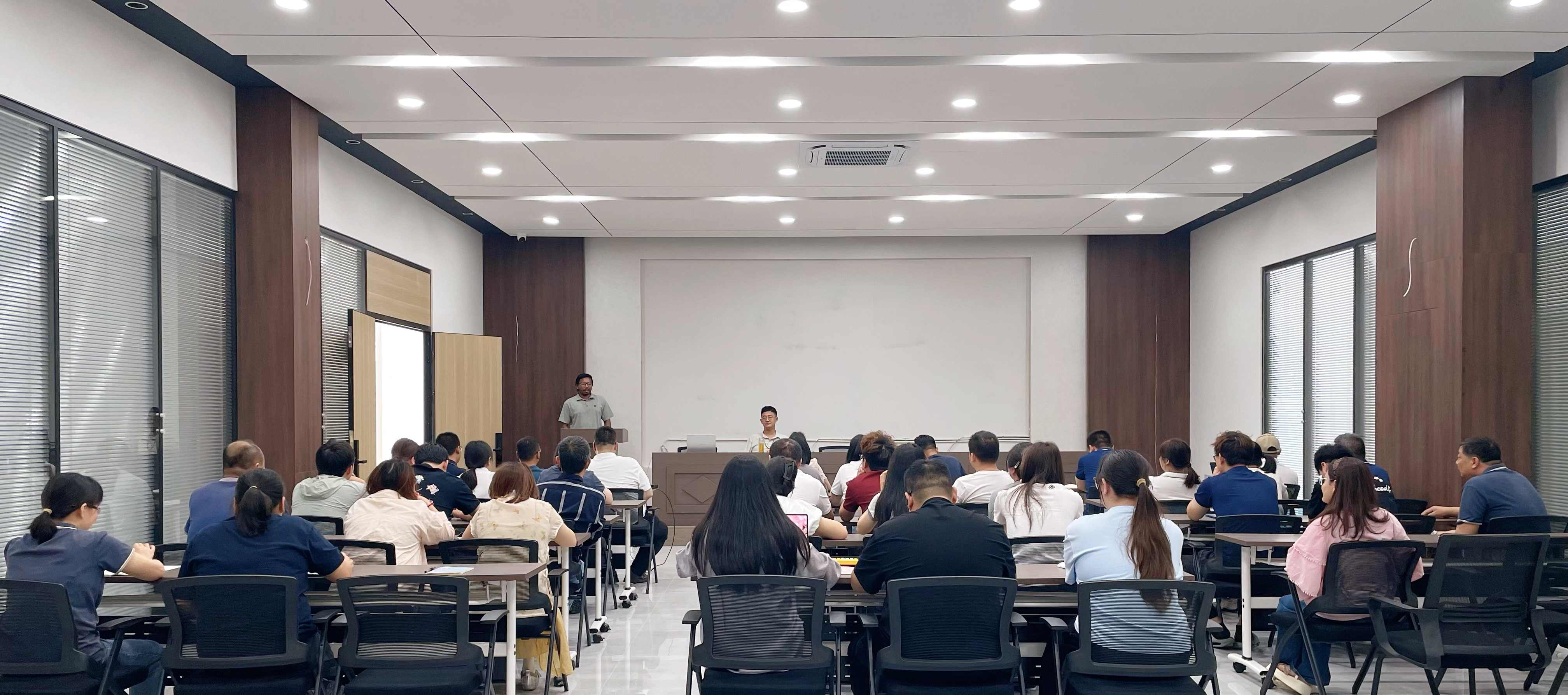 华流仪表召开 5 月工作复盘汇总暨 6 月全员动员大会